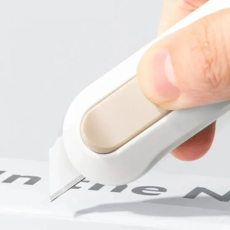 1 قطعة صندوق قطع الورق الصغير فتاحة المحمولة الصغيرة ورقة قطع سكين خلفية سكين القرطاسية فتح علبة