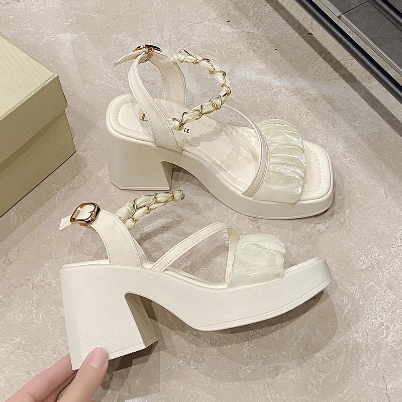 صنادل نسائية صيفية جديدة: مقدمة مفتوحة مع حزام زر لؤلؤي، نعل سميك مقاوم للماء أحذية نسائية