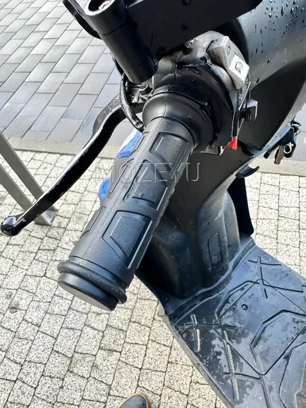 universal Motorcycle 12V 7/8" 22mm Motocross Hot Hand Grips Heated Grip For yamaha XVS950 XVS1300 XVS TDM900 TDM850 TDM 850 900 4