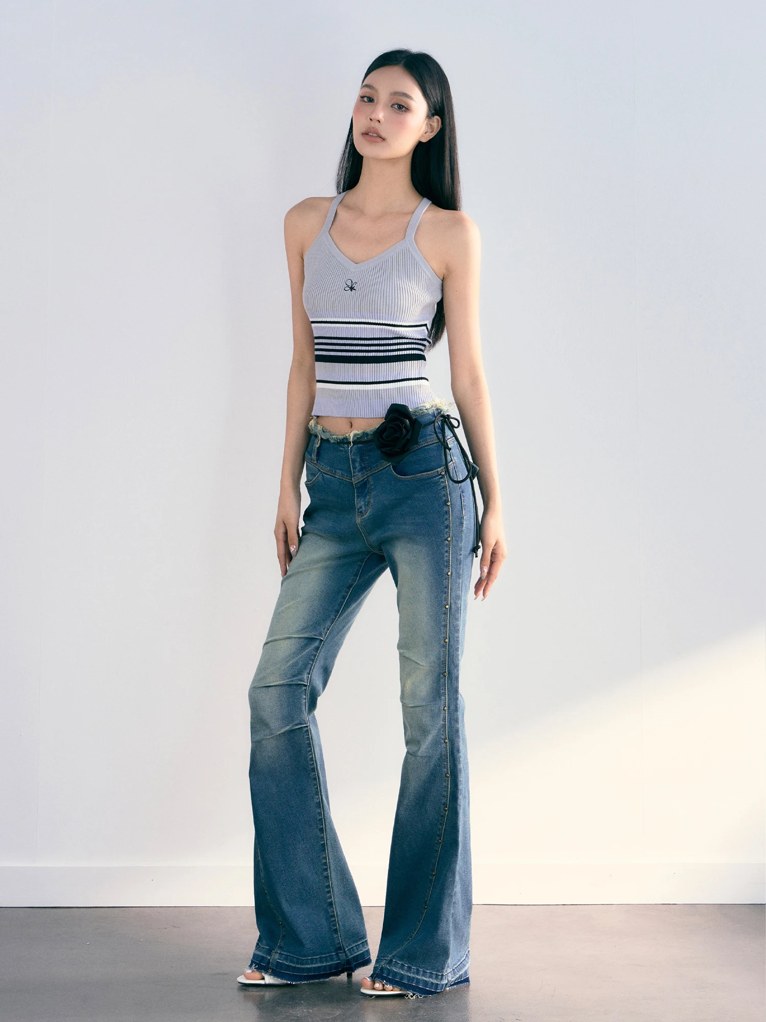 

Original Design Washed Distressed Pleated Jeans Women's Simple and Thin Frayed Flared Pants High Street Style Pants