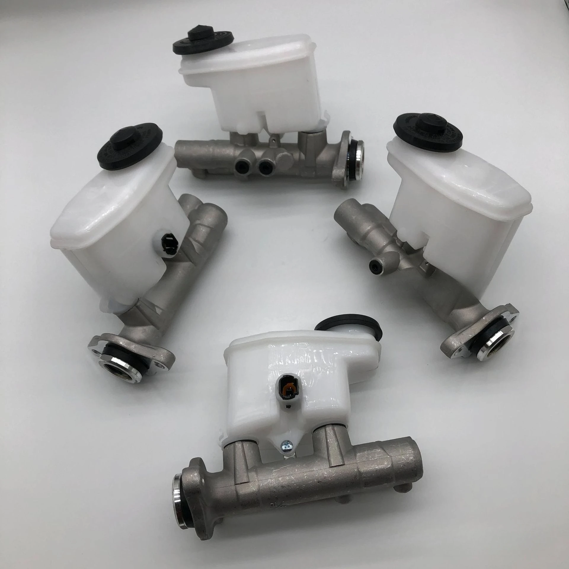 Suitable for 47201-28480 47201-28710 47201-3D380 NOAH SR40 Auto Parts Brake Master Pump
