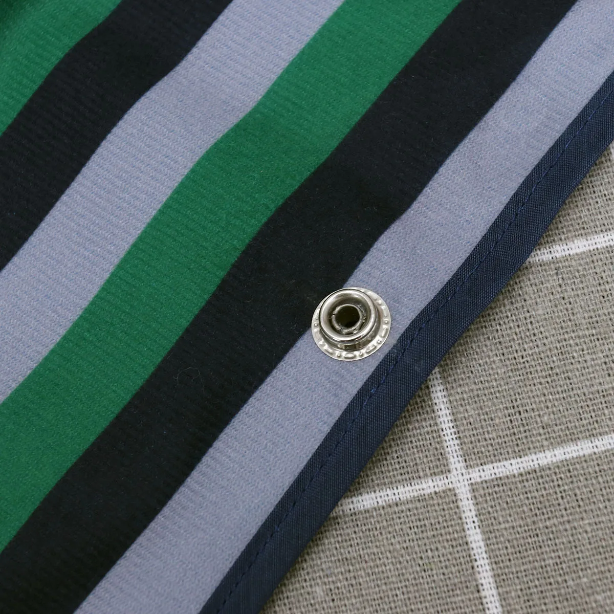 

1Pcs Adult Waterproof Bib Buckle Closure Large Mealtime Bib Washable Clothing Protector Apron for Adult