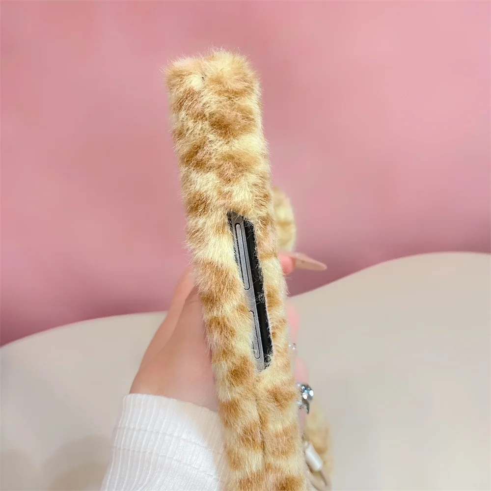 Y2K Classic Leopard Phone Case for Samsung Galaxy Z Fold 8 Ultra Flip 8-3 Fluffy Oversized Fuzzy Hand Grip Protective Cover