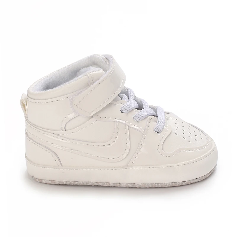 Scarpe da bambino primaverili e autunnali moda classica bianca PU scarpe sportive alte suola morbida comode scarpe da passeggio Casual