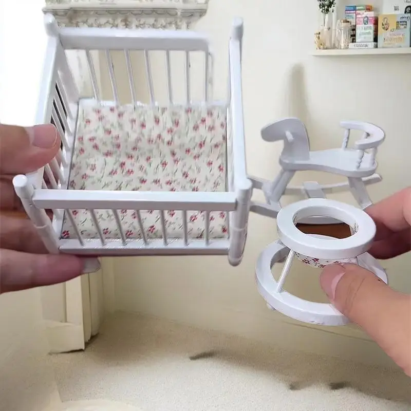 1:12 Miniature di case delle bambole Box Letto per bambini Cavallo di troia Girello Set da 3 pezzi Modello Decorazione della casa delle bambole Giochi di imitazione Giocattoli fai da te