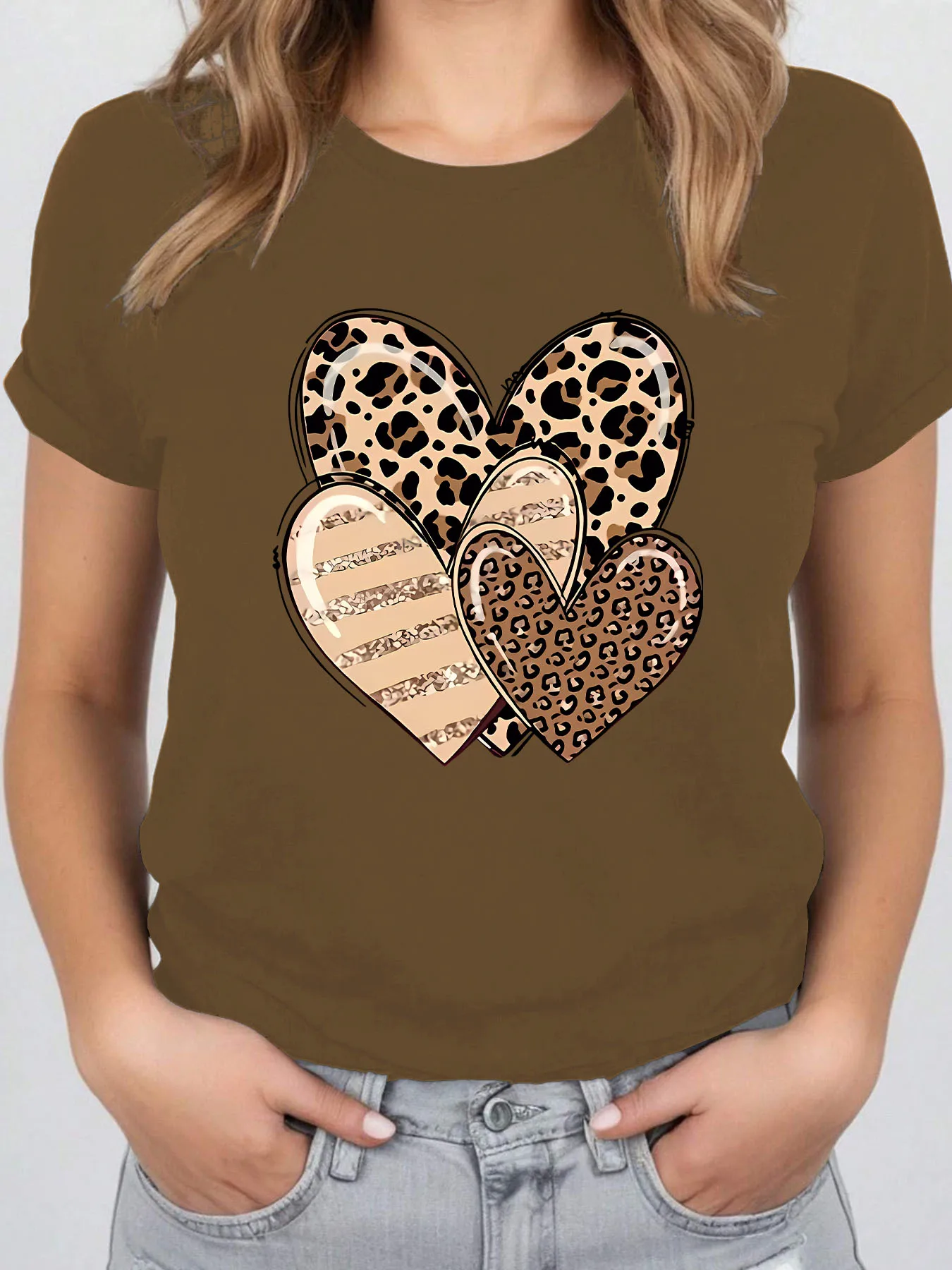 Modna koszulka damska Leopard Heart Print Codzienna koszula z krótkim rękawem Letnia koszulka z okrągłym dekoltem Prosta sportowa odzież damska