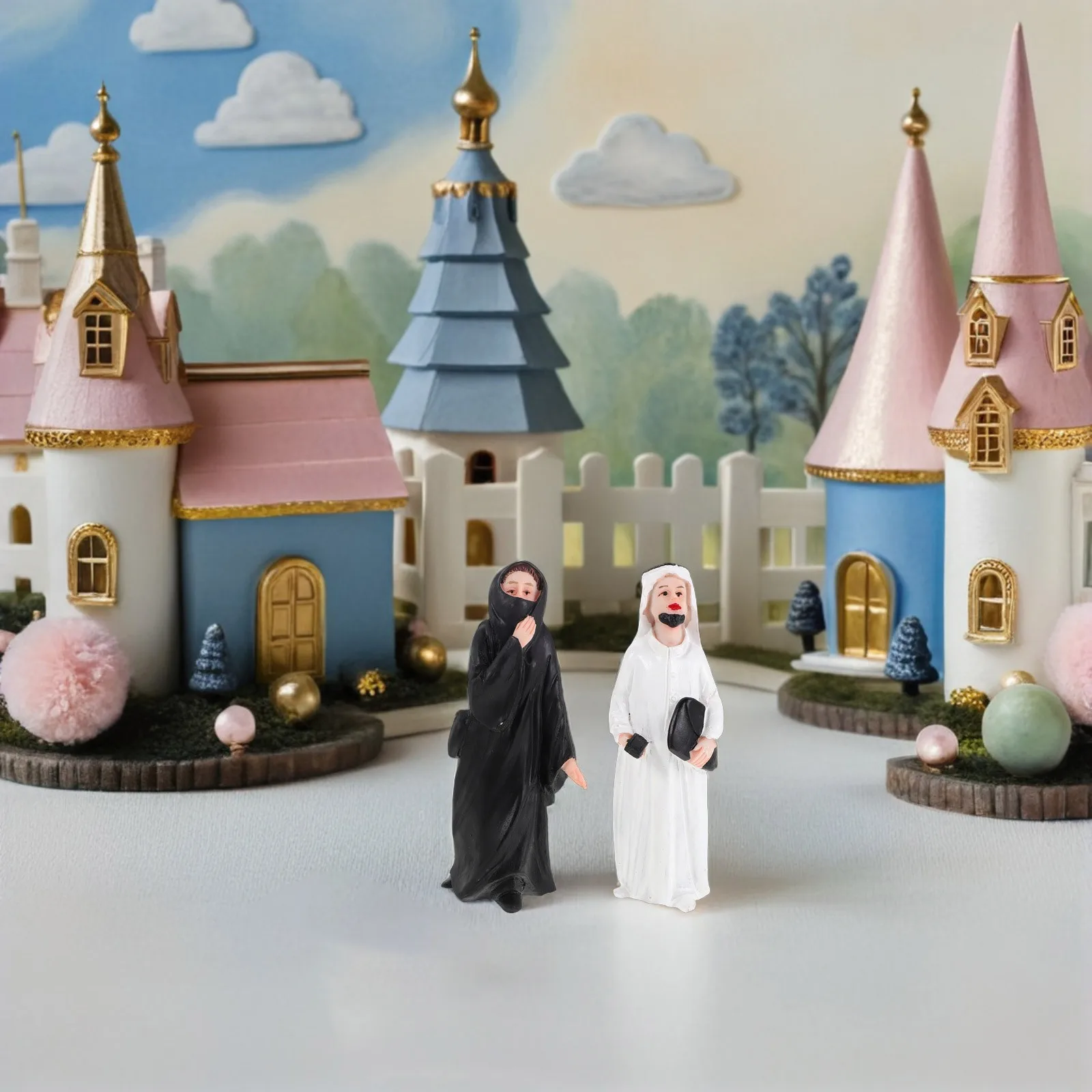 

2pcs Arabic People Figurines Resin Couple Sculpture Decor Miniature Middle Eastern Figures For Office Desk Tabletop Bonsai Shelf