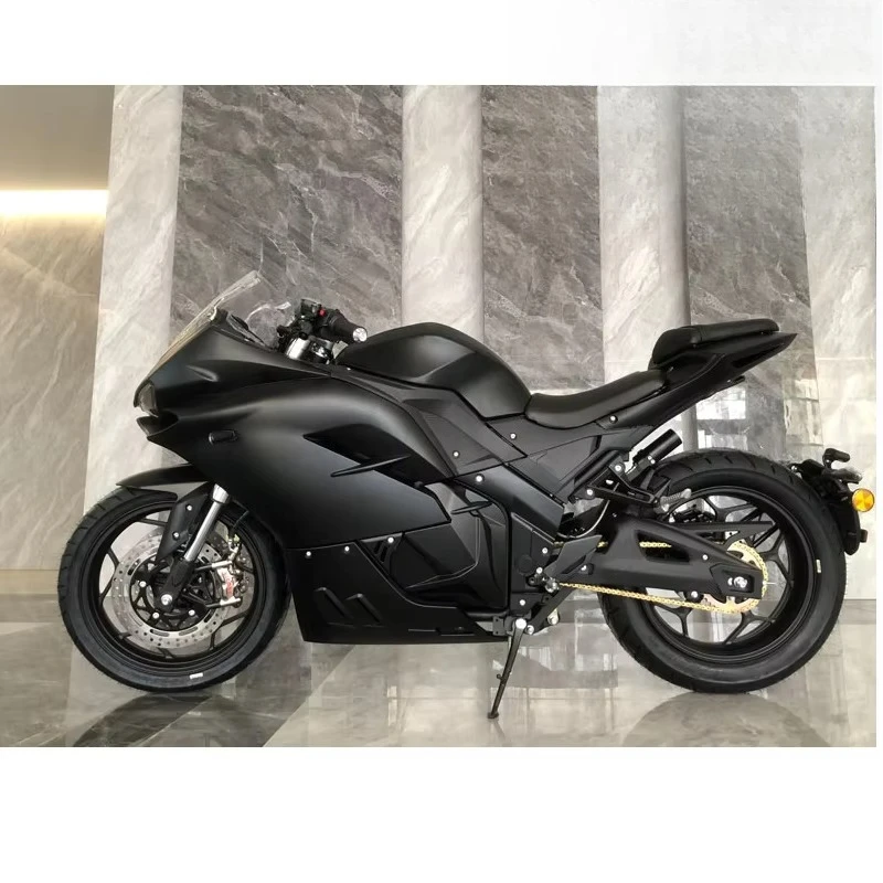The Electric Motorcycle with Chain Version of the Mid-mounted Motor Has a Fast Power Speed Fixed by the Chain