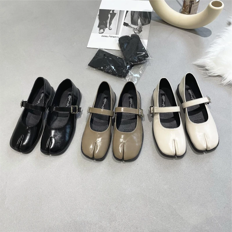 New  Autumn split toe shoes Women Mary Jane Flats Ladies Pumps Female Retro Daily footwear Comfort non slip leather Shoes ﻿