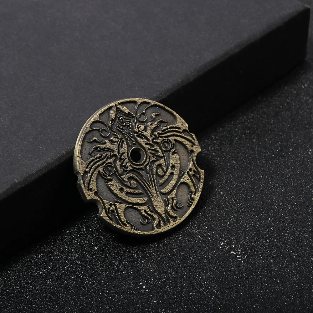 Cthulhu Mythos Coin Keychain Demon Hunter Hastur Metal Coin Prop Accessories Collection Jewelry