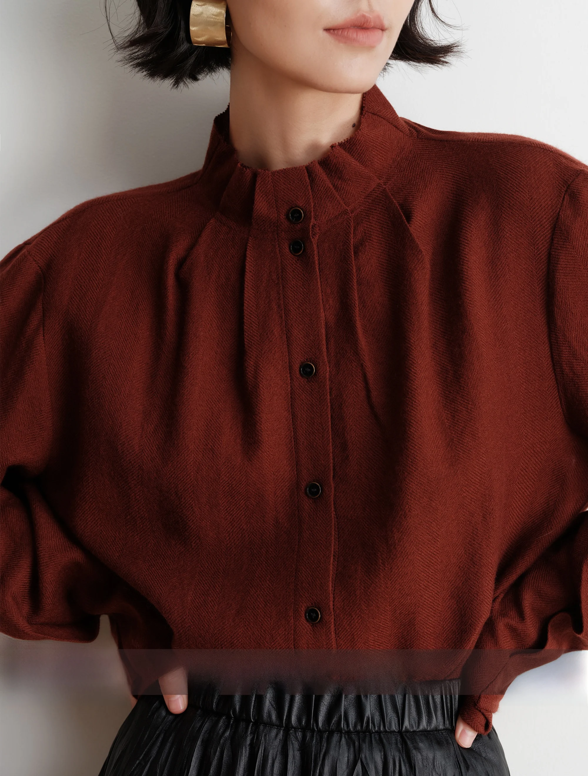 

Женская рубашка Zhimai Rihuo Red Exotic из 100% шерсти с вышивкой, плиссировкой и узором «собачий зуб», длинный рукав, свободный крой, для офиса и повседневной носки