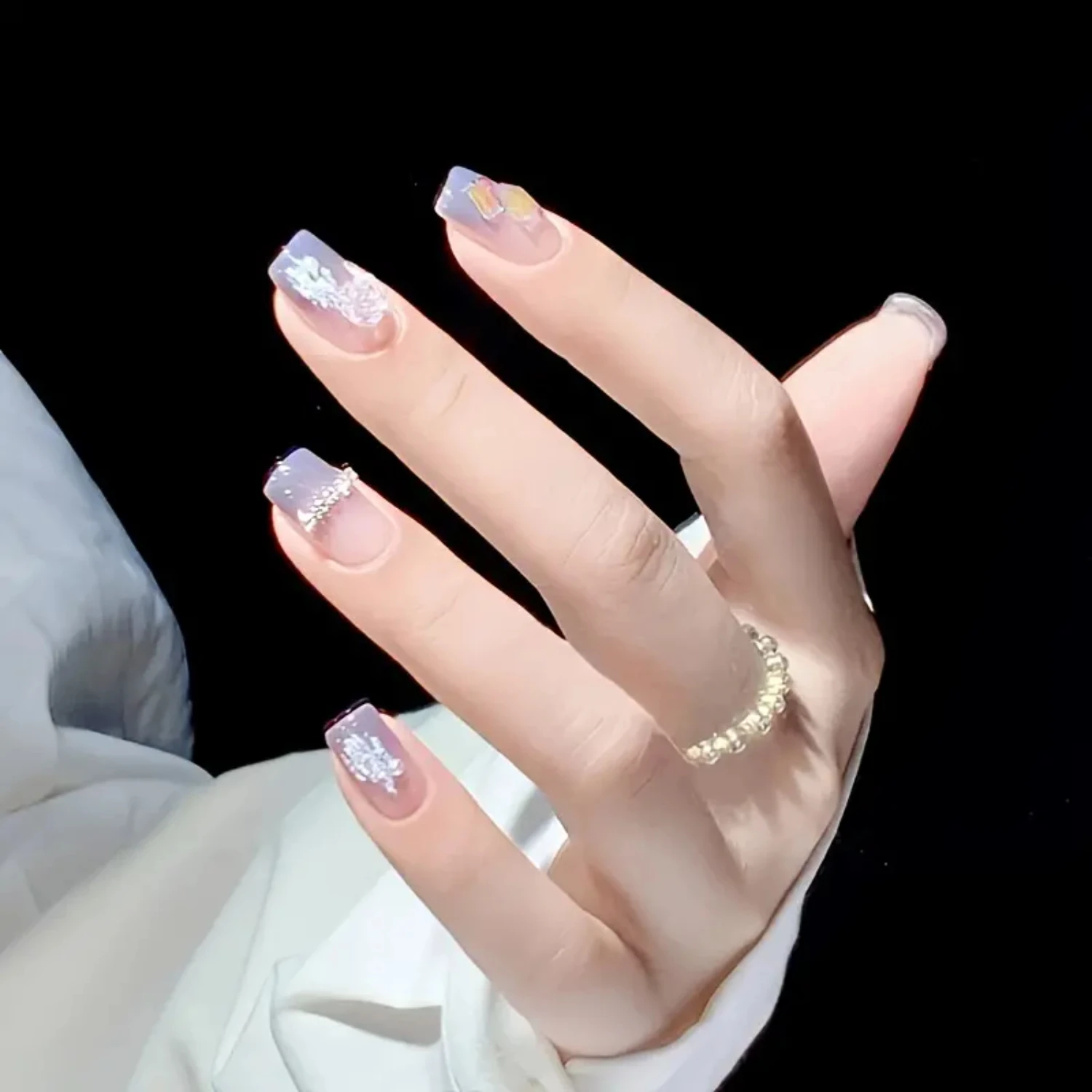 

Exquisite Camellia Floral Fake Nails Set of 24 - Beautiful Ice Blue, White, and Gray - Elegant Press-On Artificial Finger Nails