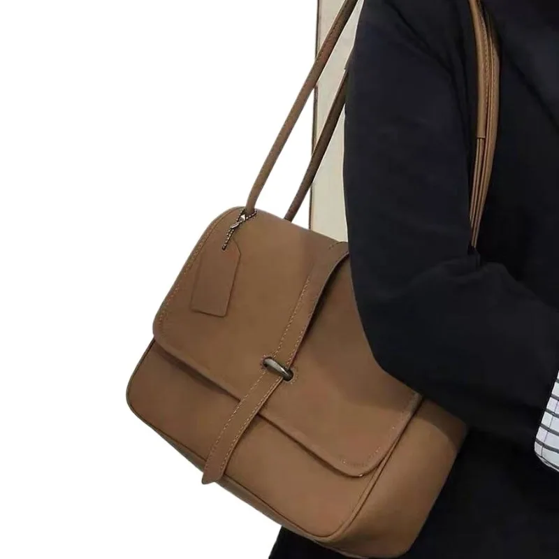 

Women's Bag Large-capacity Commuter Handbag Broken Cowhide, British Retro Mailman Bag, Women's Messenger Versatile Shoulder Bag.