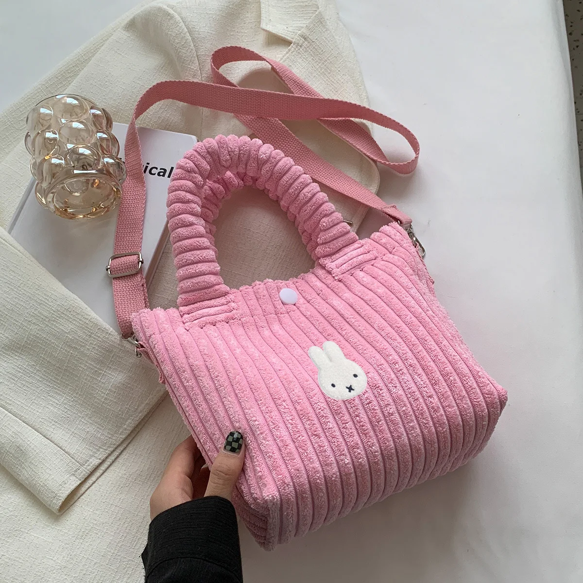 حقيبة كروس كورية جديدة من القطيفة بكتف واحد من Miffy للنساء للخريف والشتاء حقيبة نسائية محمولة باليد عالية الجودة