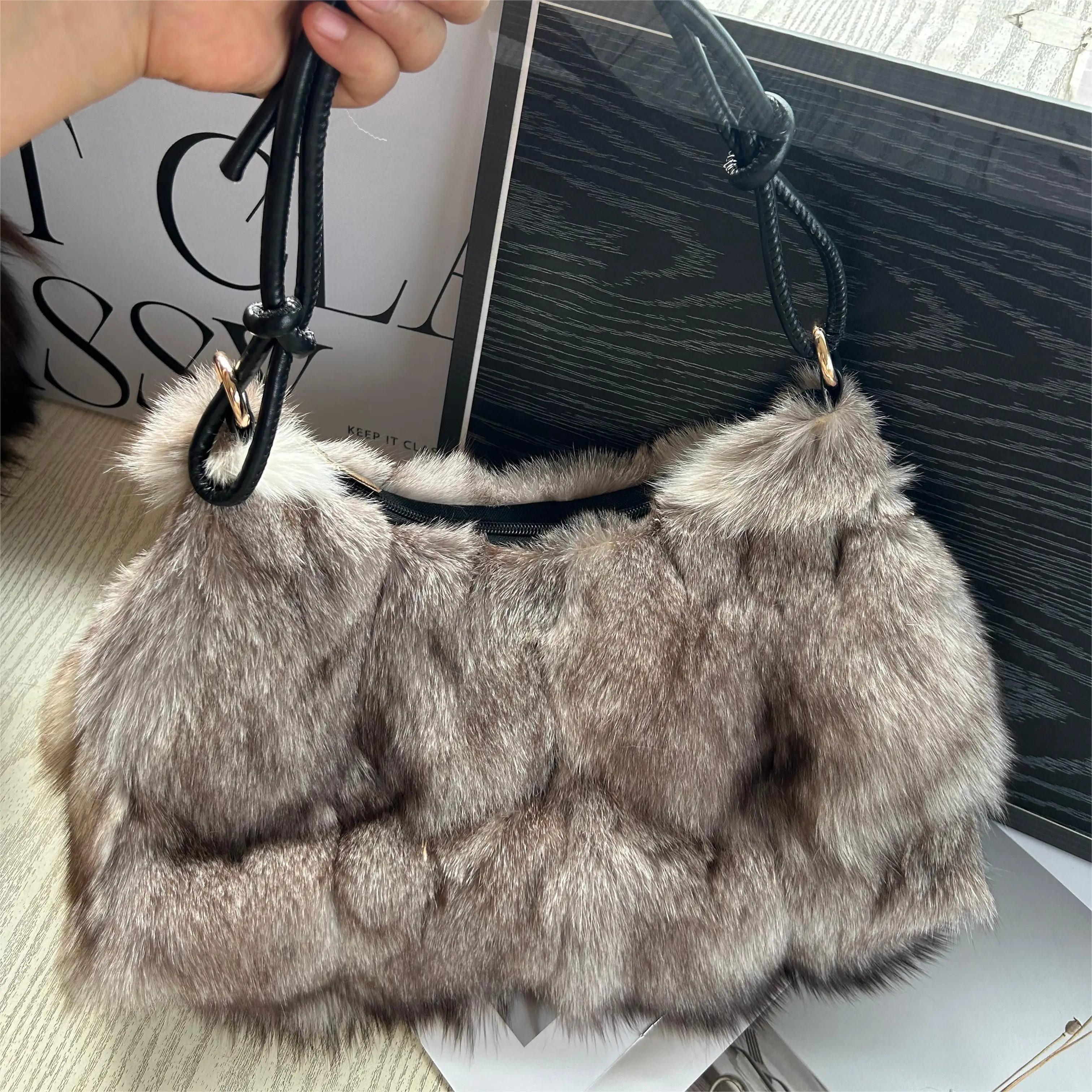 

Winter Fox Fur Women's Bag Fashion Handbag Ladies Bags Purses Women Shoulder Bag Real Fox Fur Messenger Bags
