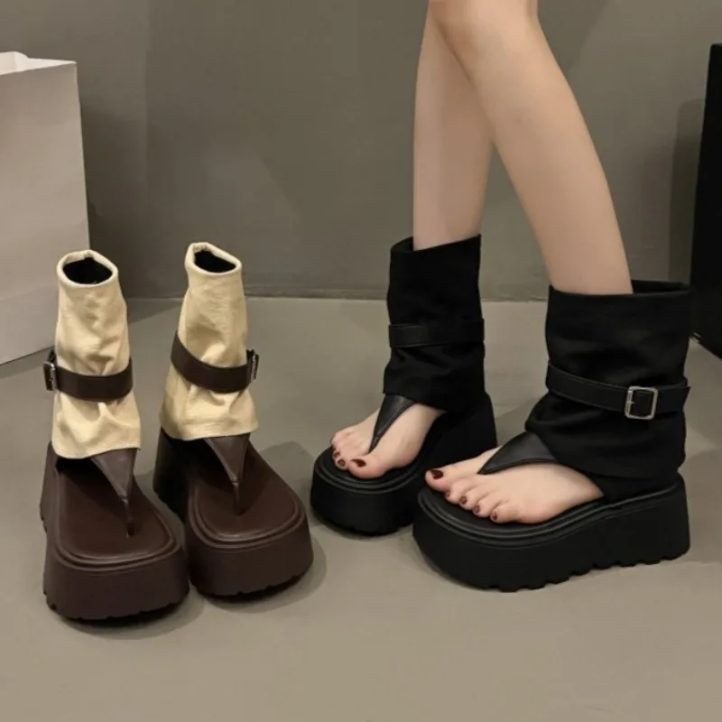 

Женские босоножки на танкетке с застежкой на плоской подошве. Уютные дизайнерские повседневные женские ботинки на толстой подошве. Лето 2025 года. Новые трендовые шлепанцы. Женские сандалии.