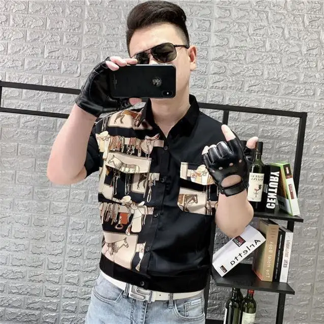 

Новая рубашка с короткими рукавами, тонкая рубашка с лацканами, облегающая талию, модный стиль, топ с половиной рукавов, красивая мужская одежда на лето