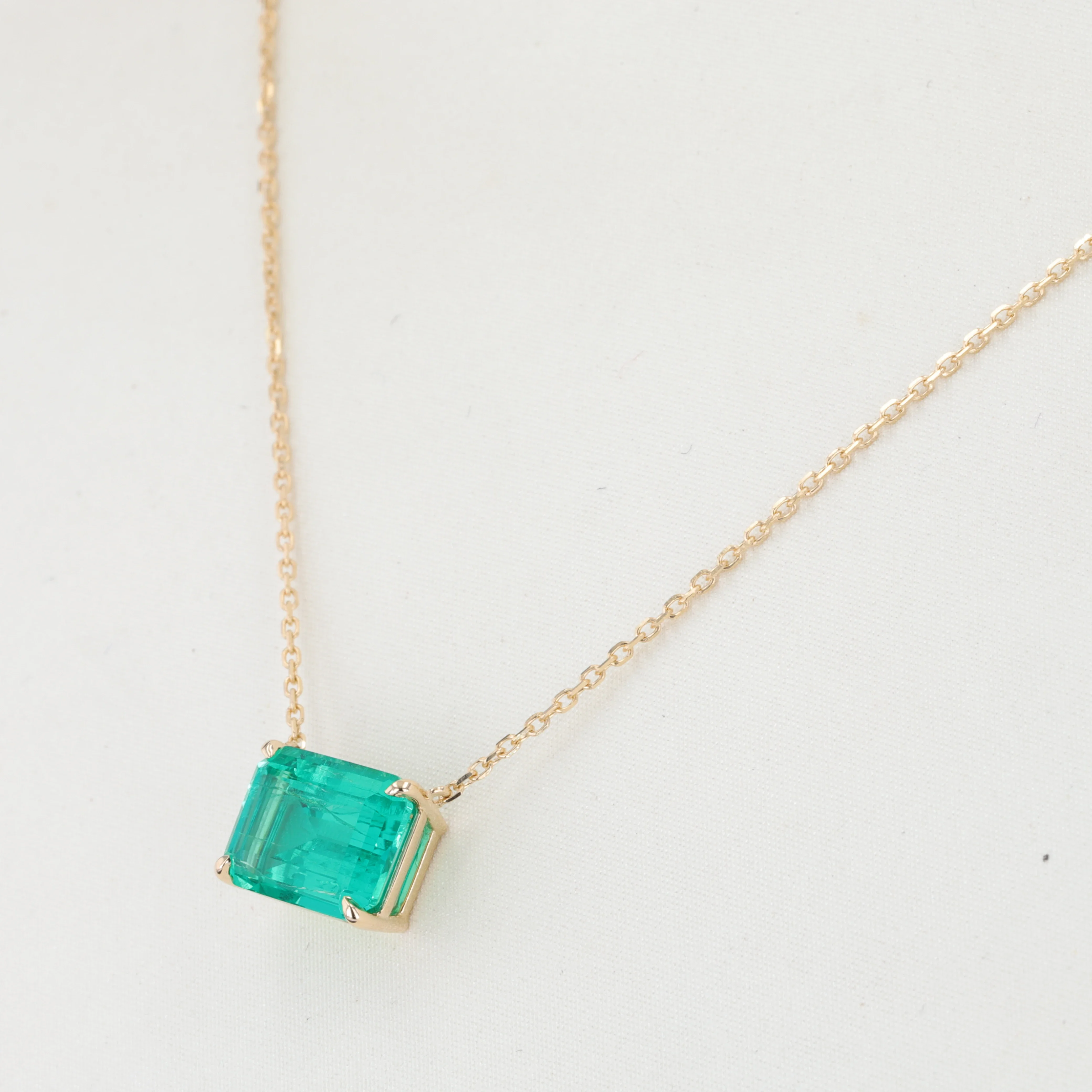 Gemstone Necklace 14K Yellow Gold with Emerald Cut 8*10 Lab Cultured Colombian Emerald Pendant Necklace