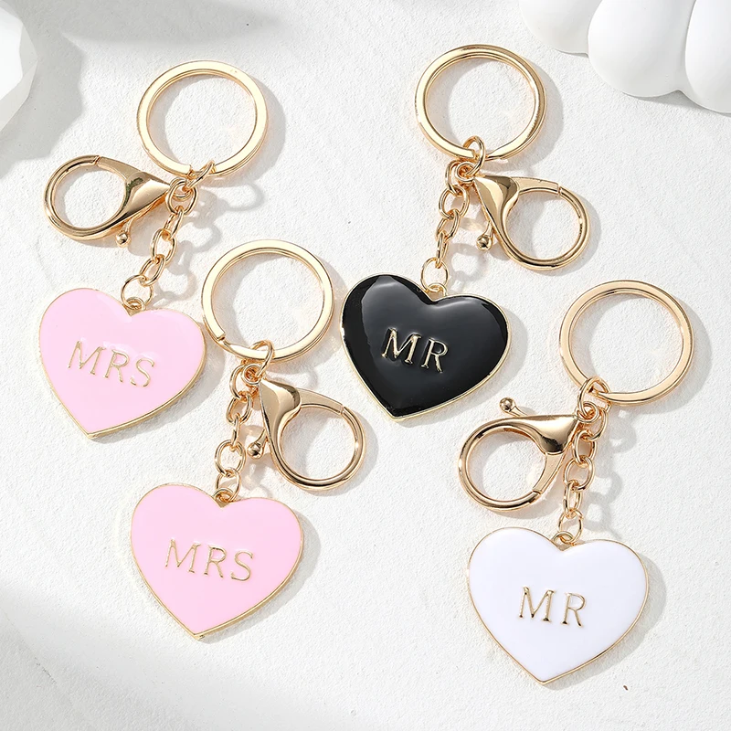 

Fashion Letter MR MRS Drop Oil Heart Keychain for Women Creative Sweet Peach Heart Couple Keychain Bag Car Key Pendant Jewelry