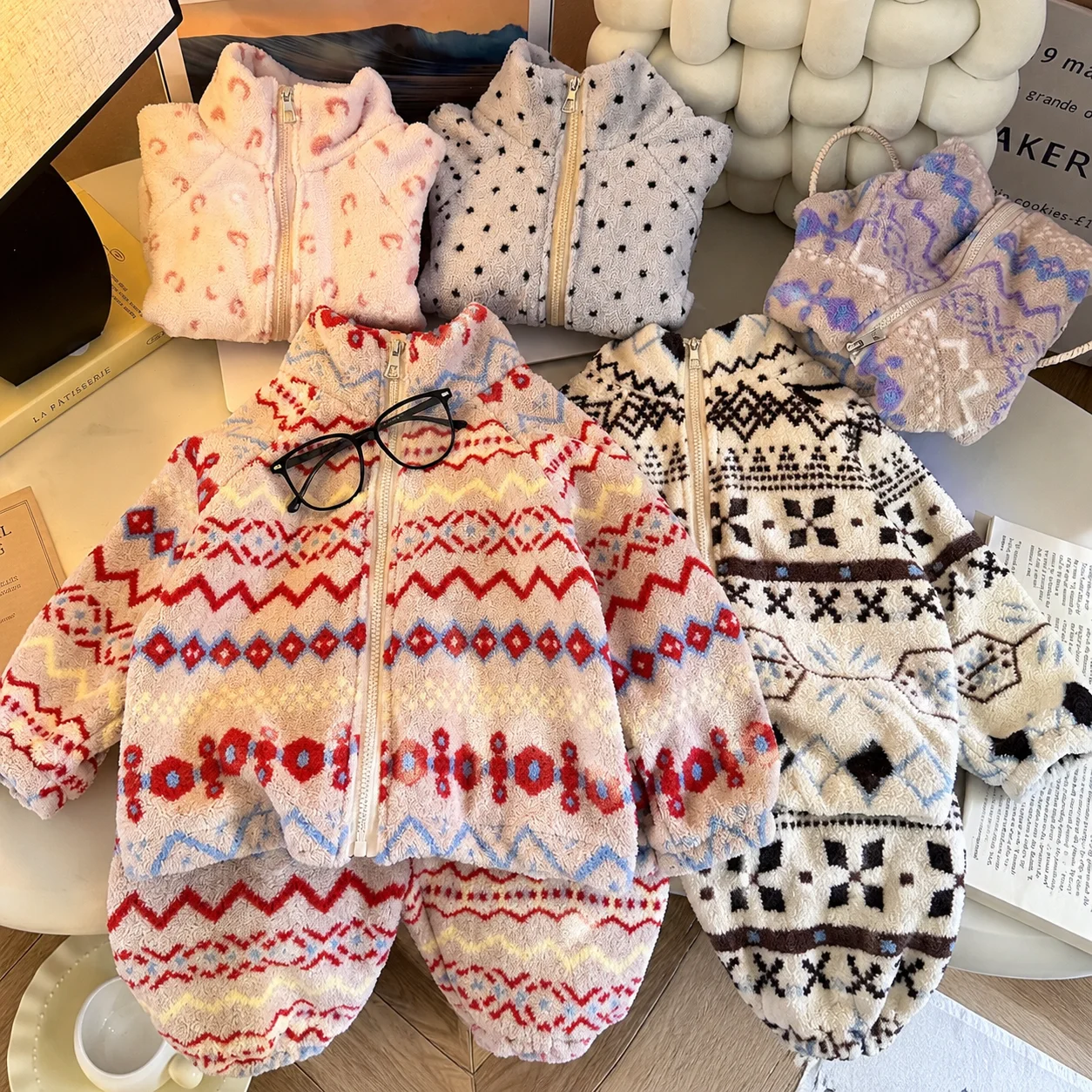 Children's Suits and Outfits for Children Aged 0-4 Years Old, Autumn and Winter Velvet Thickening Suits, Korean Style Children's