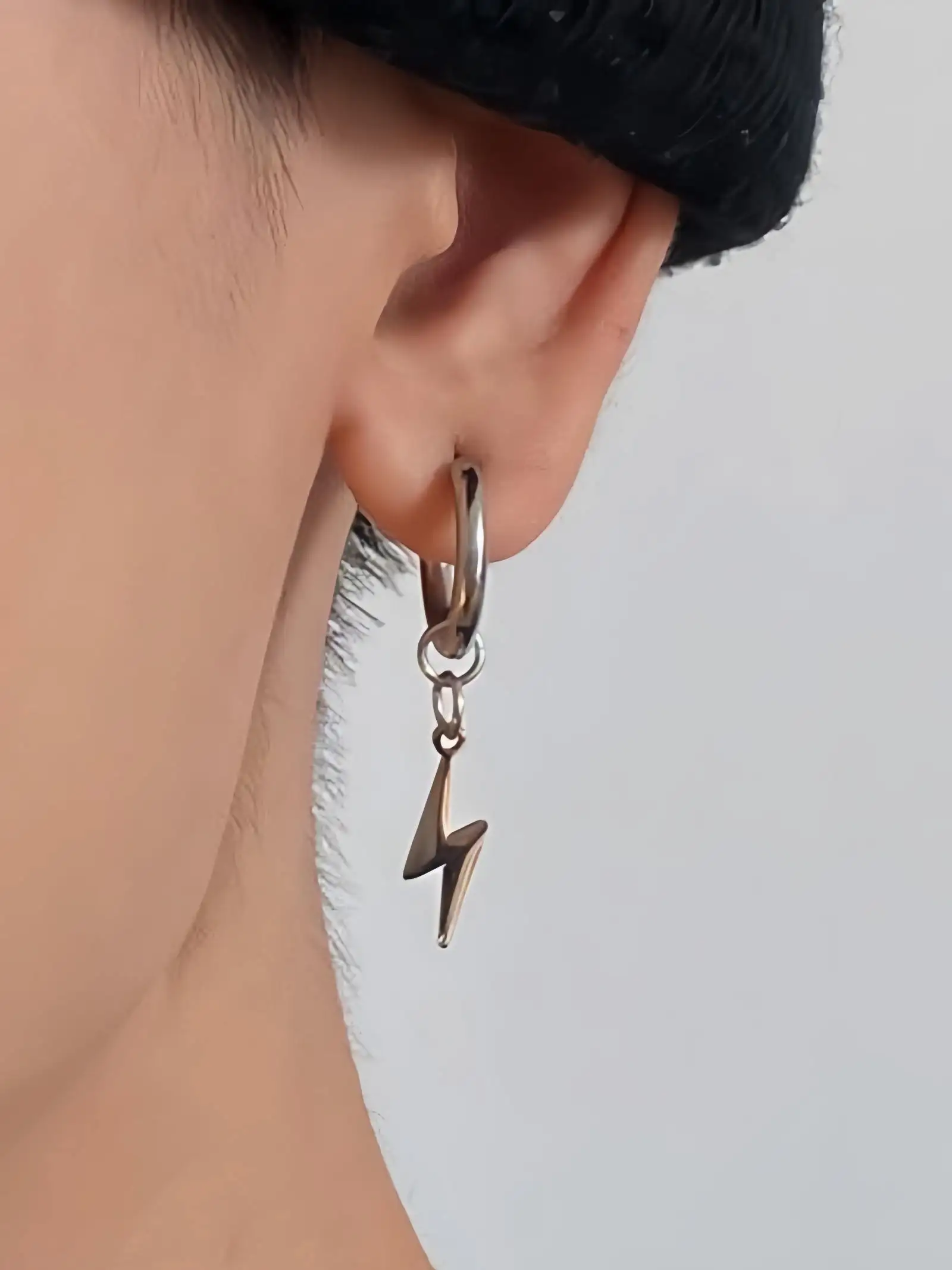 Boucles d'oreilles Punk foudre en acier inoxydable pour hommes et femmes, 1 paire, Piercing suspendu, tendance 2025, nouveau, bijoux cadeau Y2K