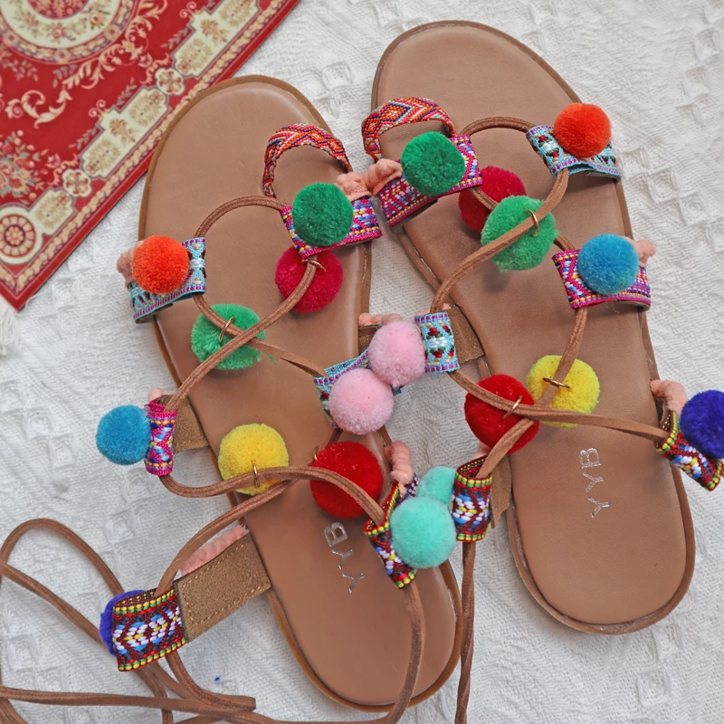 sandalias-de-mujer-con-borlas-y-tiras-cruzadas-de-suela-plana-estilo-etnico-con-puntera-envuelta-sin-cordones-con-almohadillas-de-bolas-esponjosas-para-playa