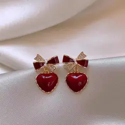 女性のためのハート型のペンダントイヤリング,小さな蝶ネクタイ,クリエイティブなジュエリーアクセサリー,赤,甘いギフト,シンプルな幾何学,気質