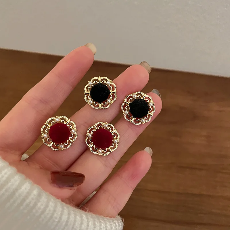 

Korea New Fashion Red Inlay Imitation Pearl Flower Studs Earrings for Women Minimalism Personalized Daily Accessory Party Gift
