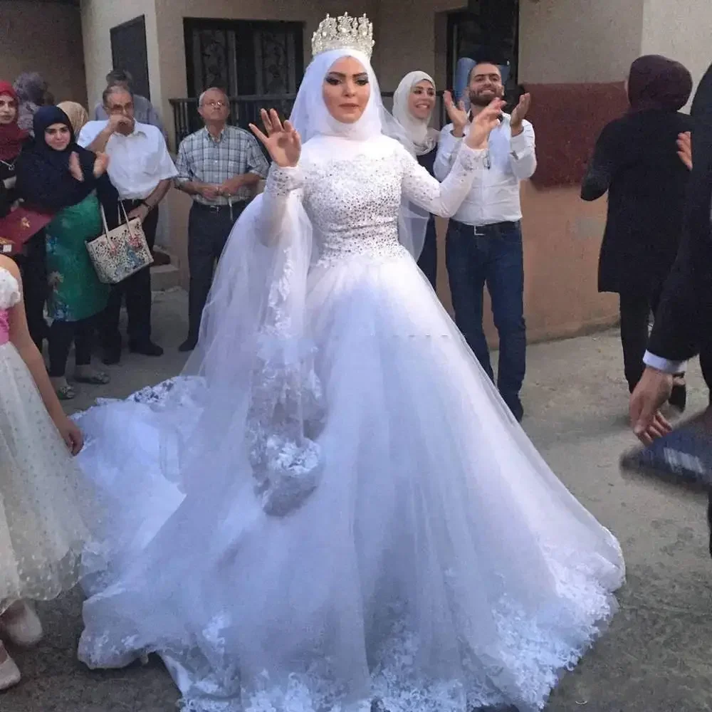 Customized Muslim Modest High Neck Full Sleeves Custom Made Puffy Tulle Ball Gown Lace Wedding Dress Arabic