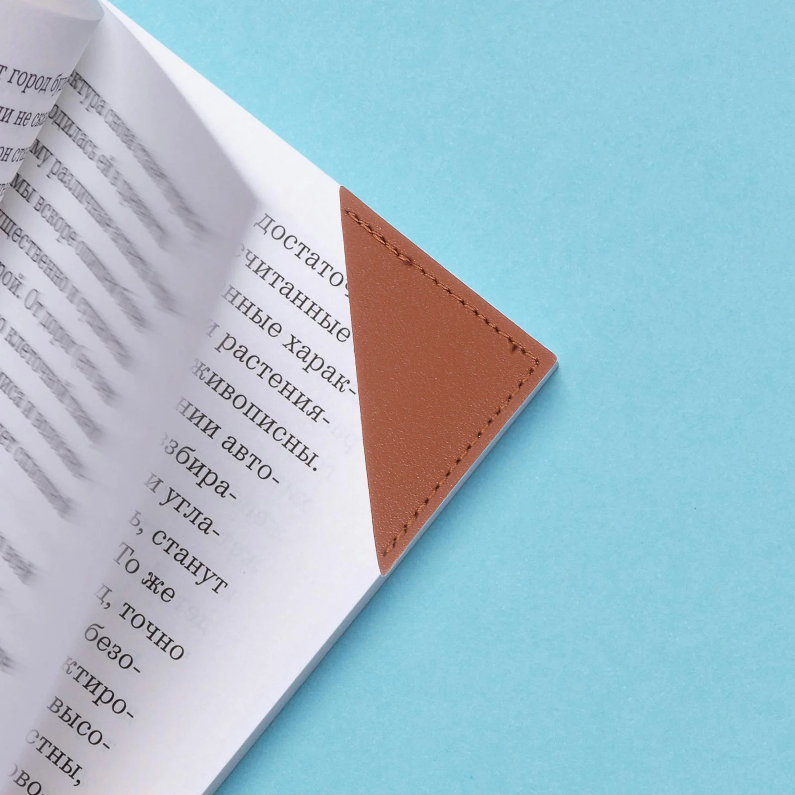 12Pcs Triangle Book Page Corner Clips PU Bookmark for Women Men Students Functional Reading Markers Decorative Book