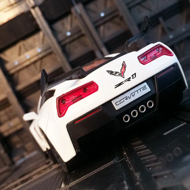 Modèle de voiture en alliage Chevrolet Corvette ZR1, cadeau, jouet acousto-optique pour enfants, porte et capot, coffre pouvant être ouvert, 1:32