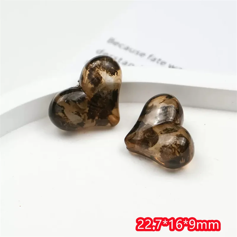 Hurtownia 50 sztuk/partia koraliki akrylowe w kształcie serc z nadrukiem w panterkę, do samodzielnego tworzenia biżuterii, odzieży, breloczków.