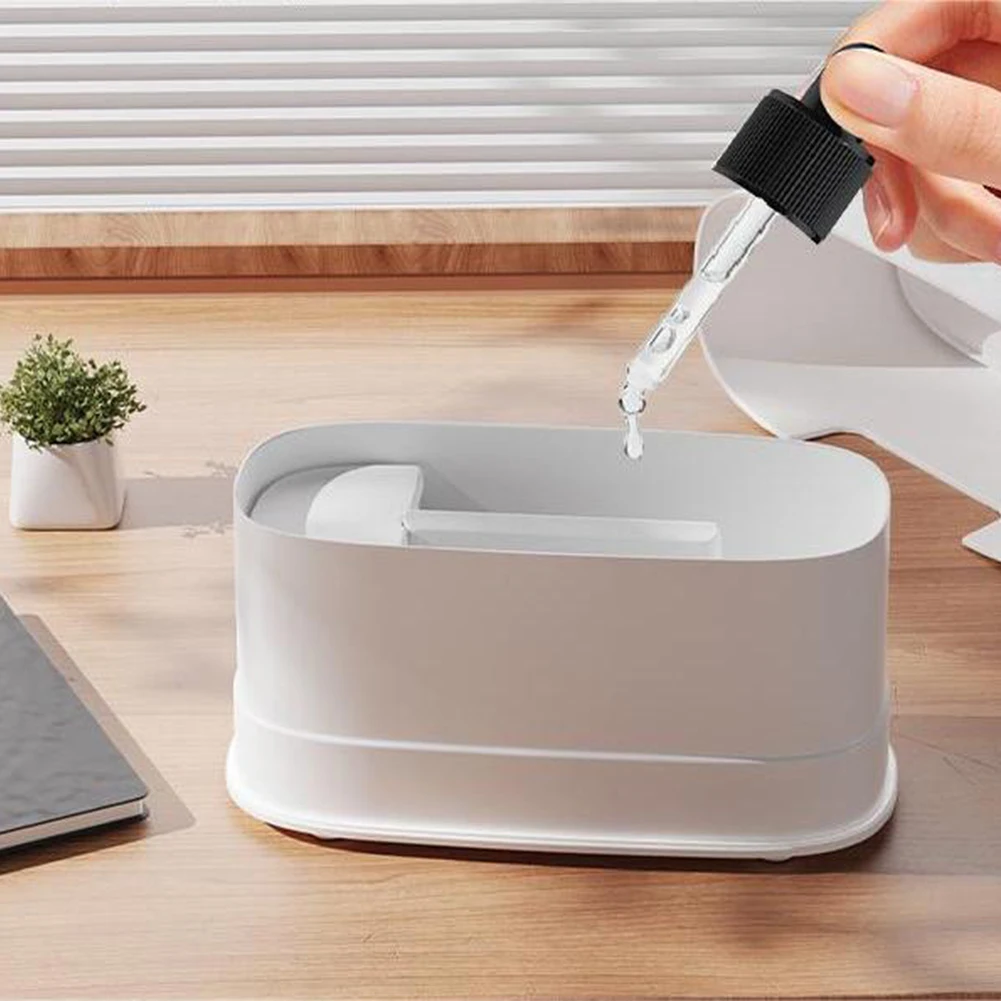Práctico difusor de aromaterapia que contiene hasta 160 ml Características de siete colores claros y sistema de retorno automático