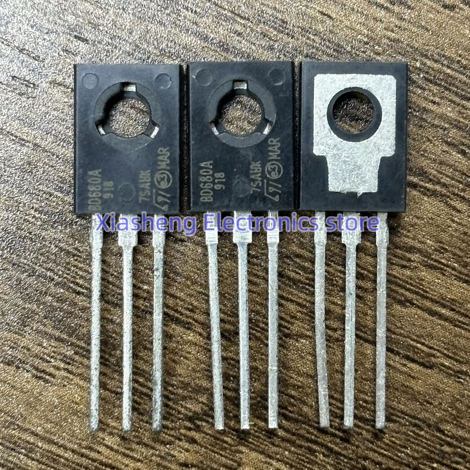 

New Original 10Pcs BD680A BD680 TO-126 Transistor In Stock Good Quality