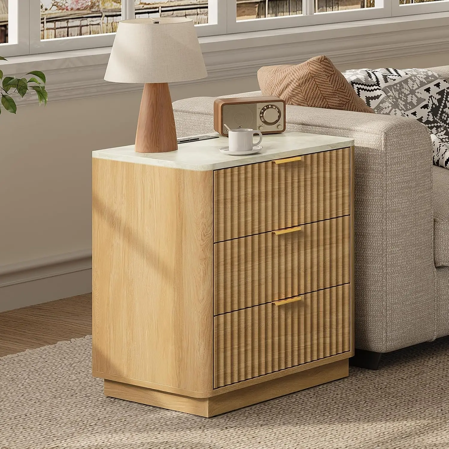 Mesita de Noche Moderna con Diseño Acordonado, Mesa Auxiliar con Estación de Carga, Diseño de Perfil Curvo, Personalizable