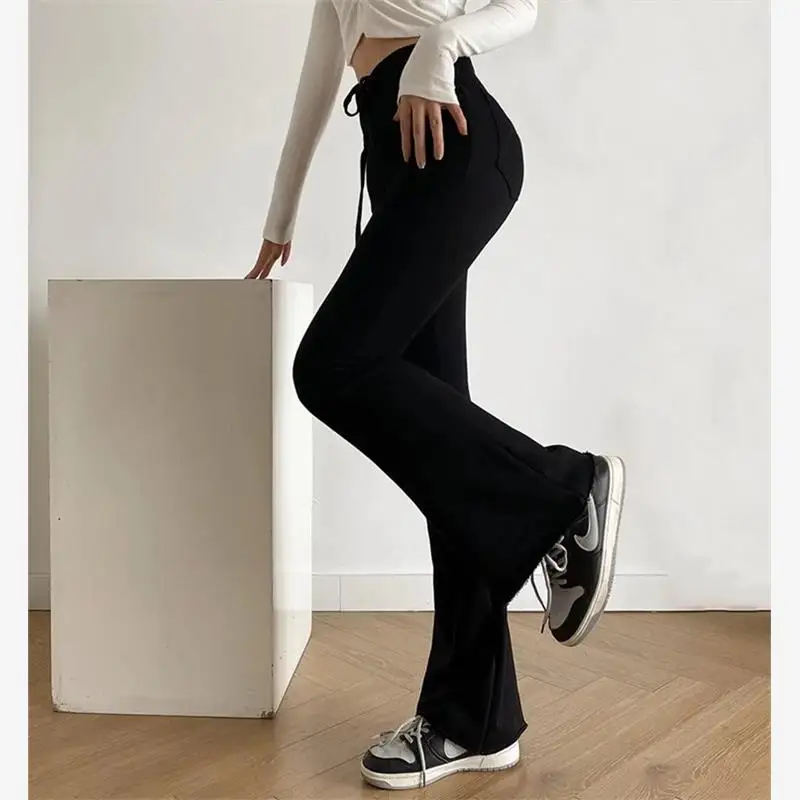 ハイウエスト痩身マイクロフレアパンツ女性のカジュアルスポーツスウェットパンツタイトな尻フィット長ズボンピュアカラー春秋