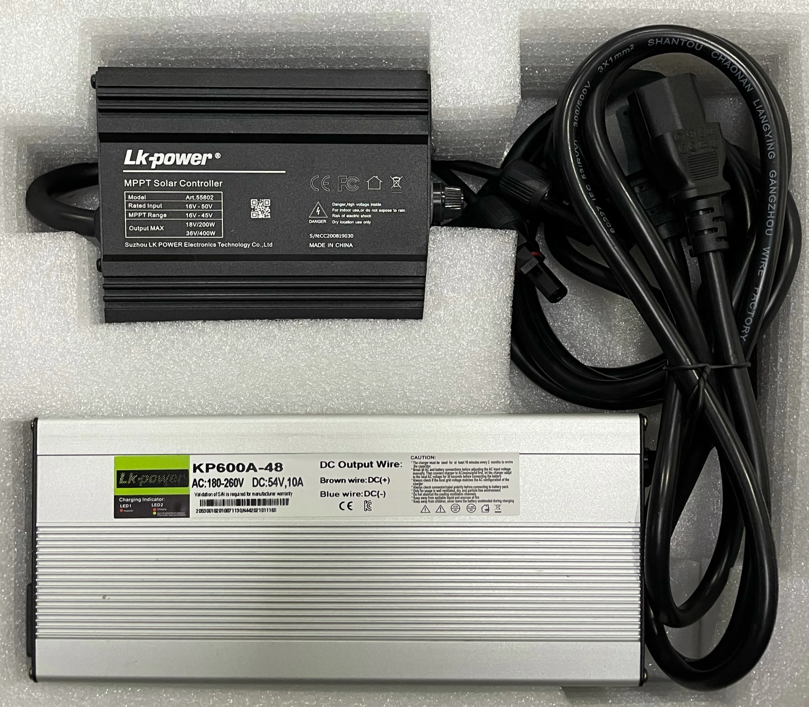 اتجاهات جديدة LKPOWER 2000 واط 220 فولت 110 فولت محطة طاقة محمولة تعمل بالطاقة الشمسية مولد محمول مع بطارية LiFePO4 مدمجة 48 فولت