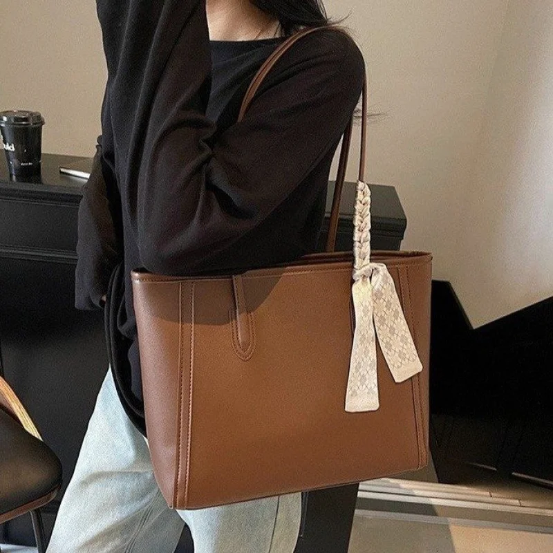 حقيبة ساعي نسائية أنيقة مصنوعة من جلد الصنوبر المارتن المطبوع الراقية جمهورية التشيك العصرية خمر مظهر واسع #4