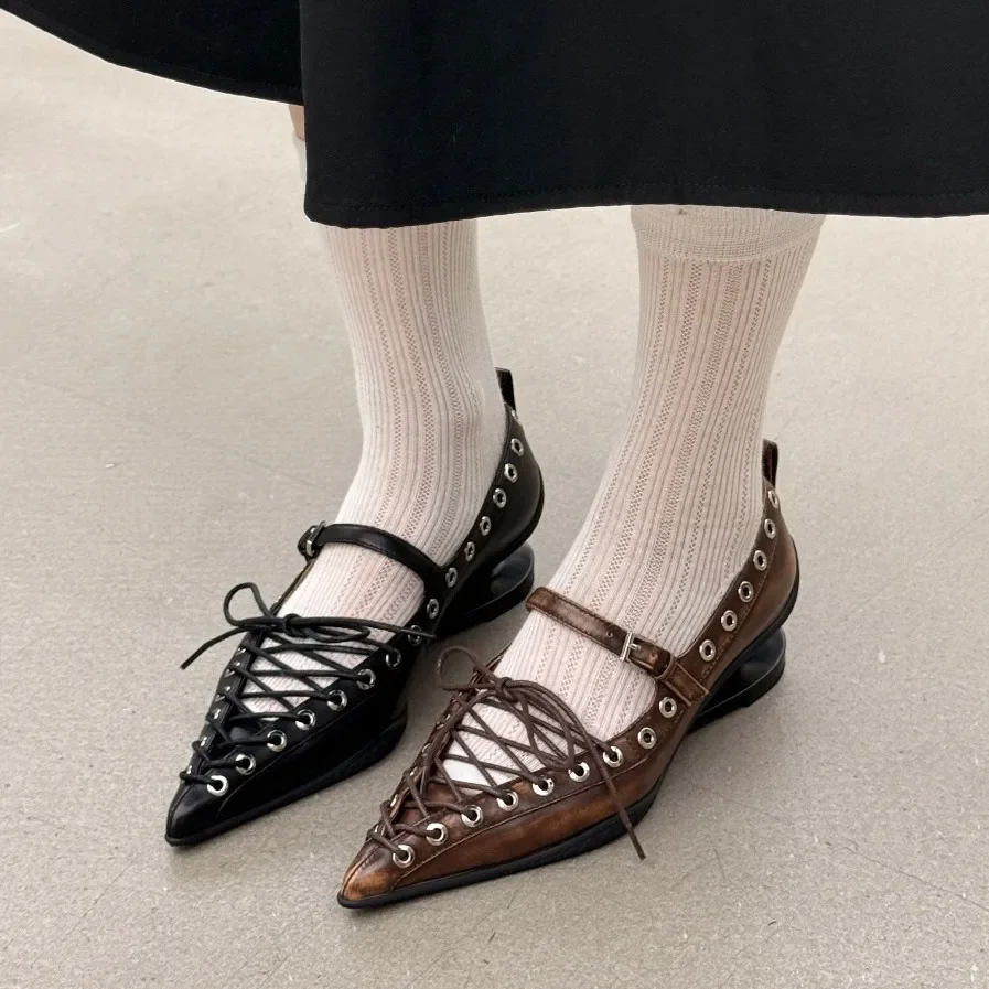 2025 أشار تو شقة القاع الباليه حذا فردي للسيدات أسلوب فاسق جديد المألوف النساء أحذية برشام حزام القوس الأحذية اليدوية