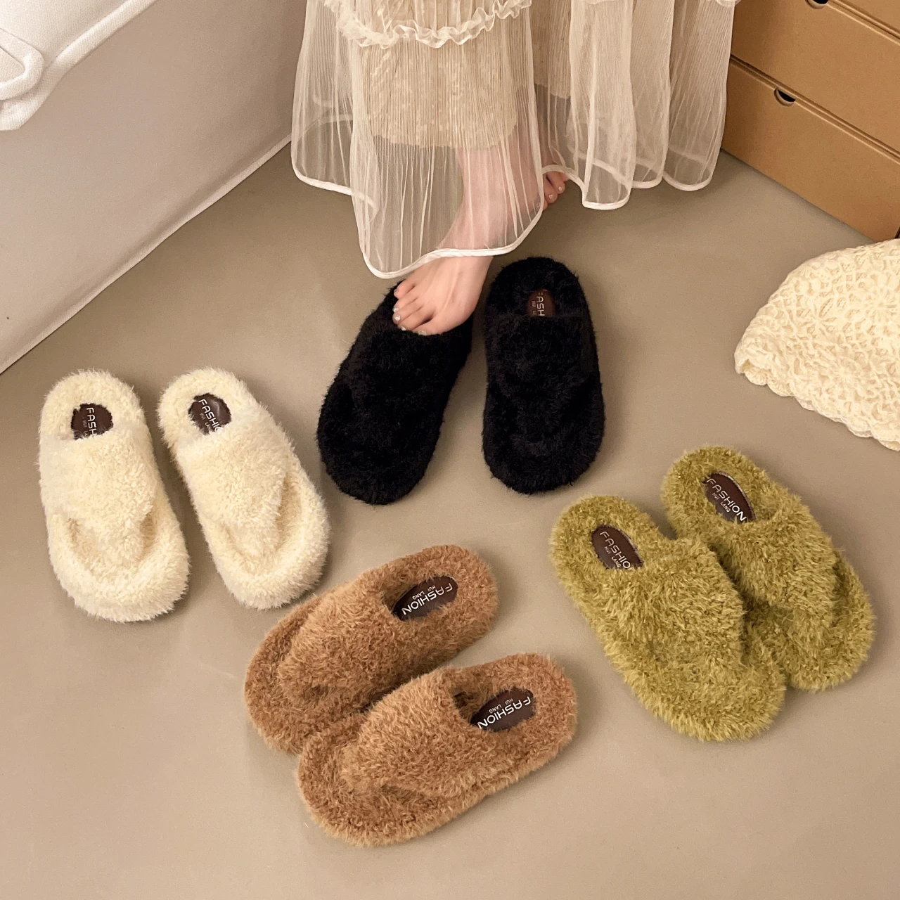 New Fuzzy Toe-strap Slippers, Leather and Fur All-in-one, Thick Sole, Wearable Outside, Warm and Stylish Wool Slippers