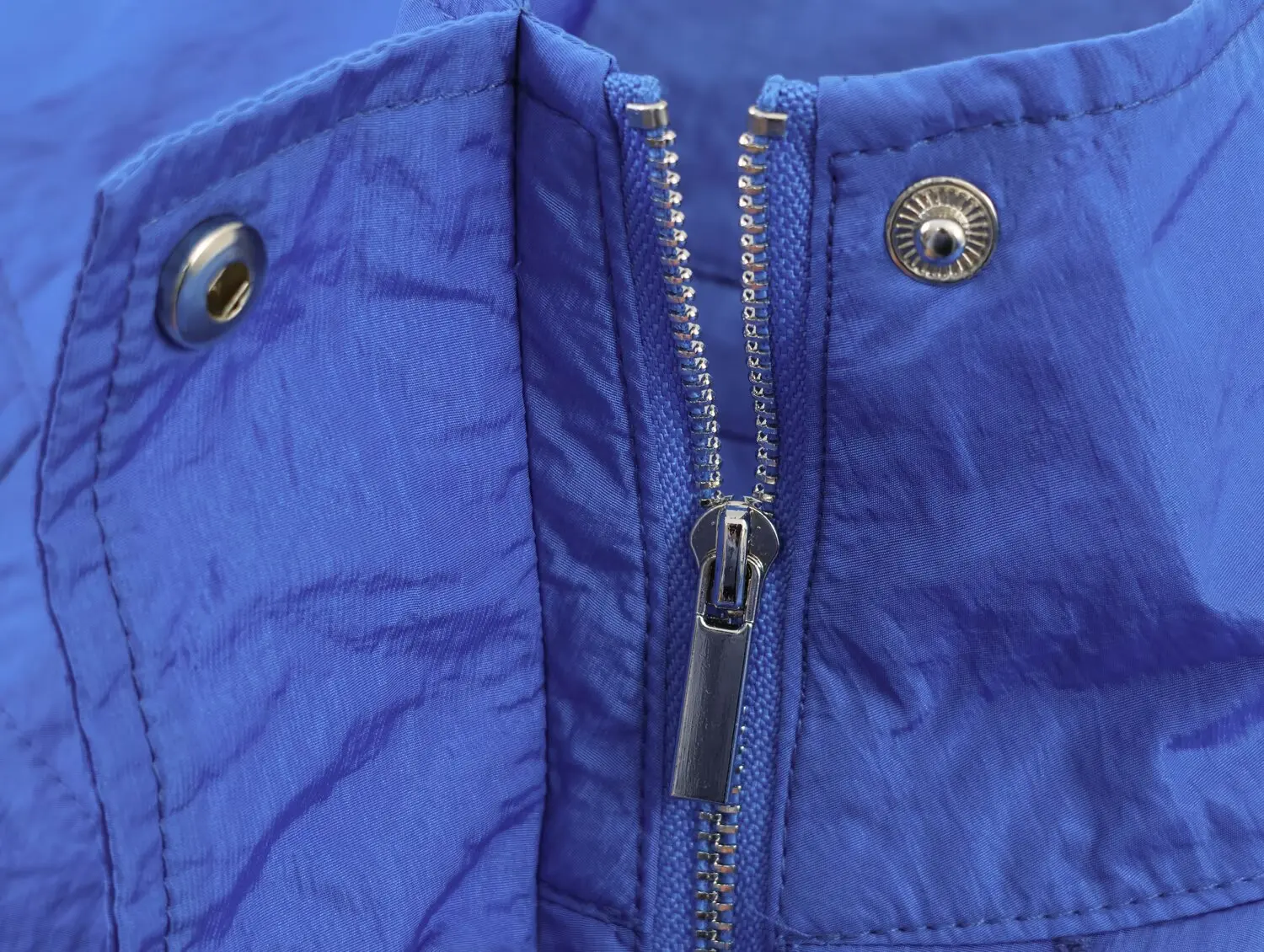 KONDALA Street-Style Stehkragen-Jacke für Damen Minimalistische Lässige Reißverschluss-Jacke Neue 2026 Frühling Sommer Trendige Damenjacken – Detail 9