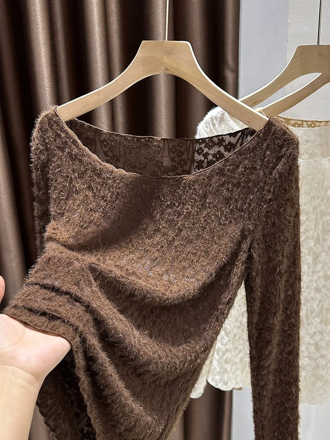 

Женская футболка больших размеров с круглым вырезом, кружевными вставками и длинными рукавами, модный облегающий топ с вырезами, для повседневной носки