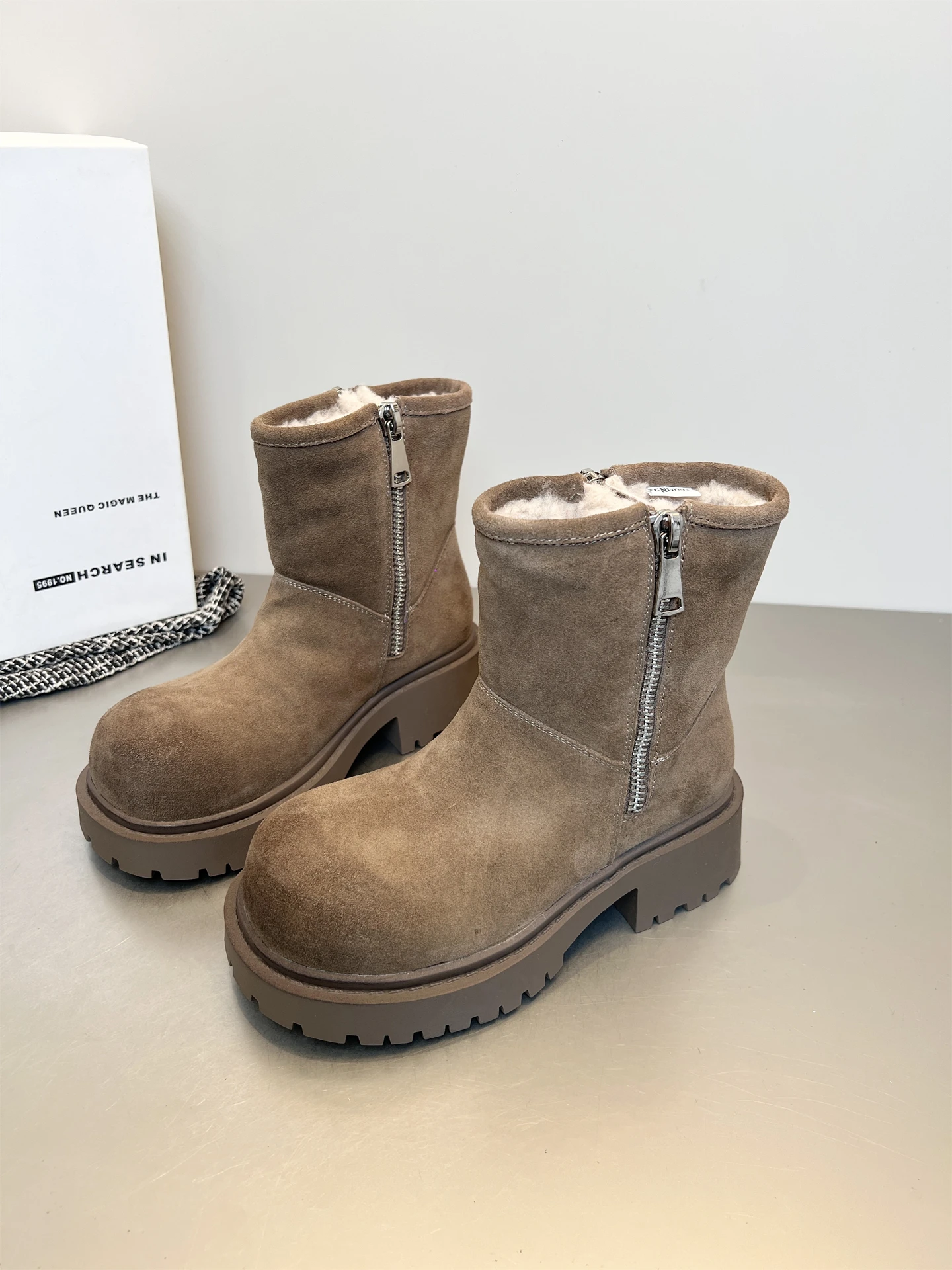 

Женские зимние кожаные зимние ботинки на утолщенной меховой подкладке, модная теплая короткая хлопковая обувь на толстой резиновой подошве