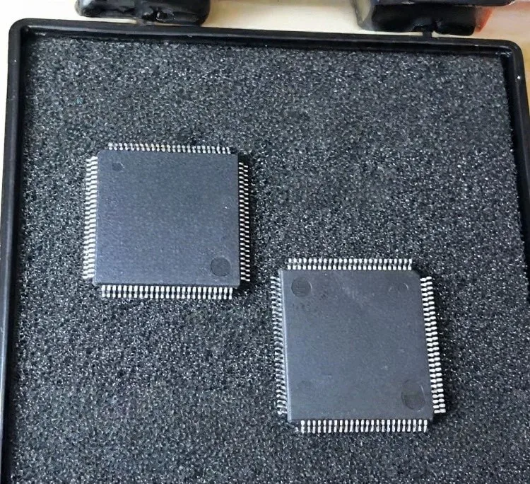 EPM570T100C5N PIC16F689-I/SS IR2133S 4066BF A39 LT1248CS
