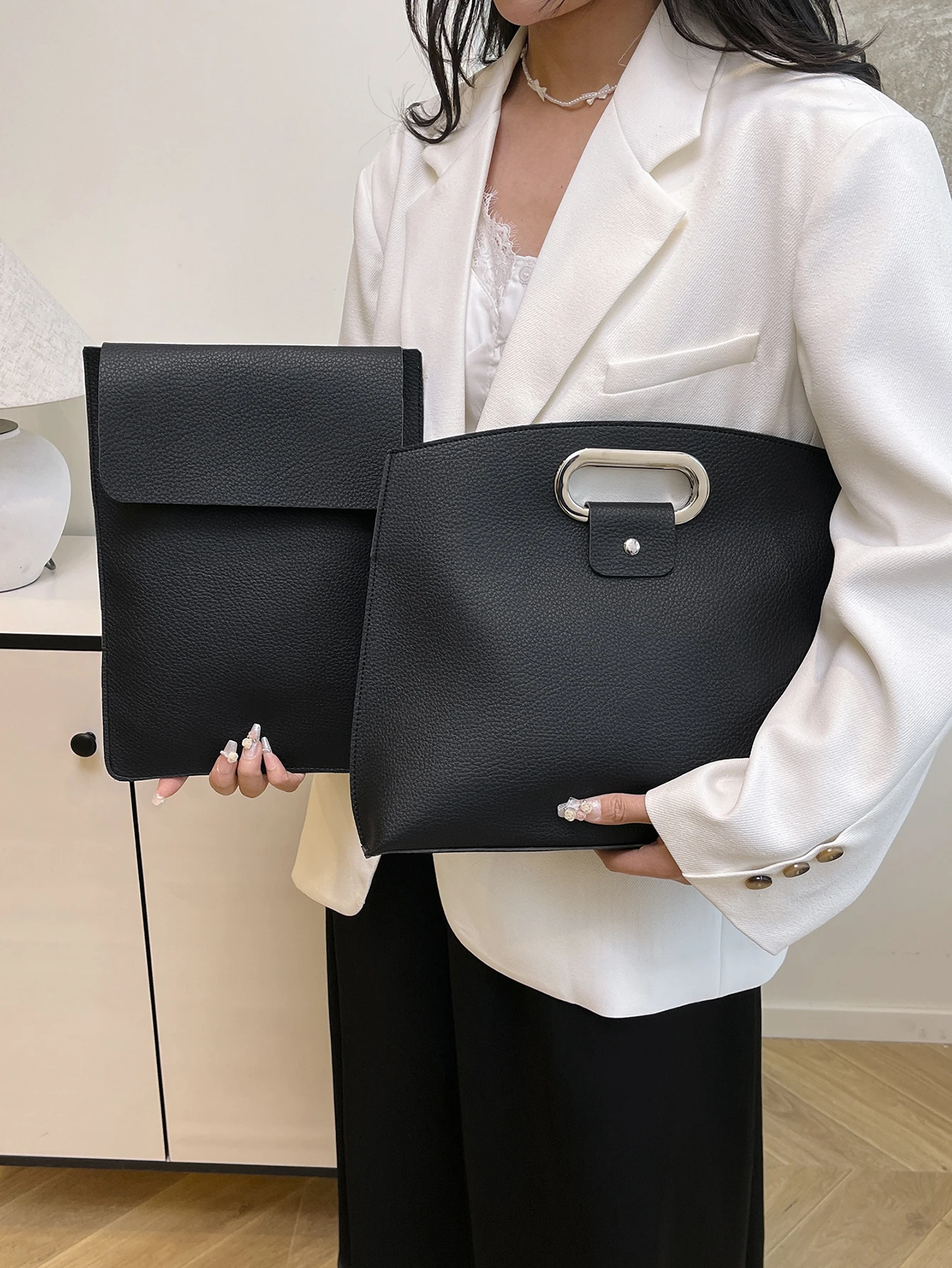 

Fashionable Trend Women's Envelope Bag with a Stylish and Large Capacity Handbag