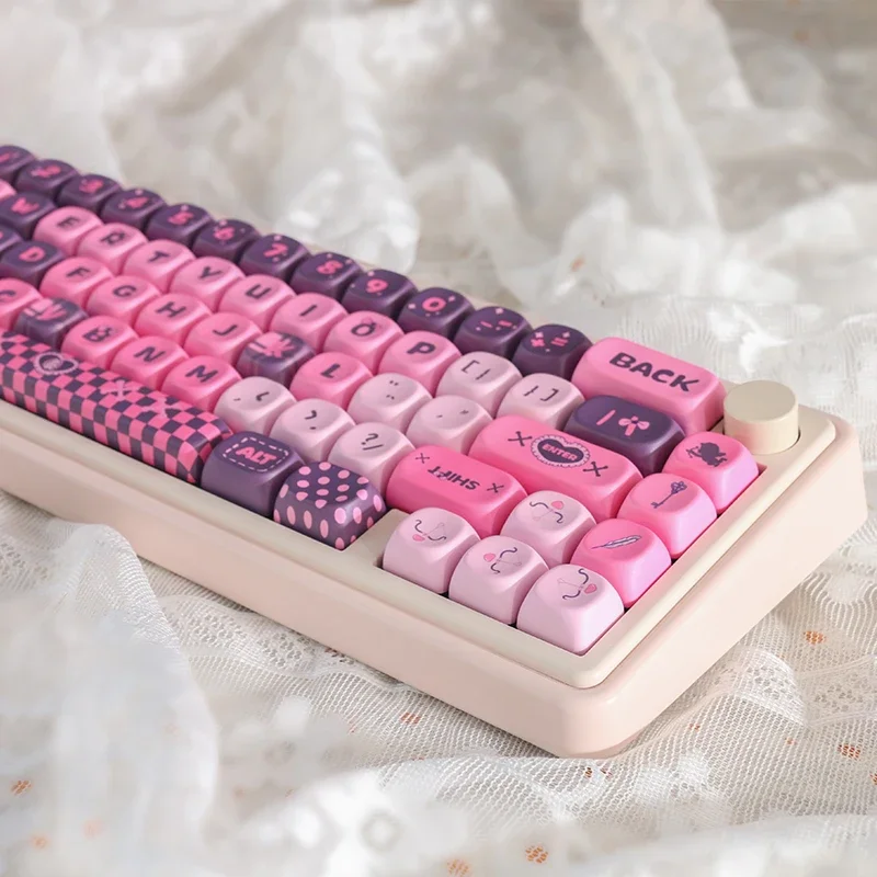 Girly Heart Keycap MOA ความสูงปุ่มกดสีชมพูชุดคีย์บอร์ดที่กําหนดเอง 75/87 Arrangement