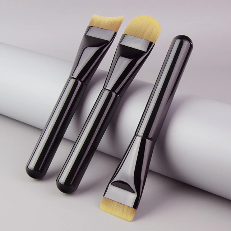 فرش مكياج كريم الأساس فائقة النعومة وشعيرات نايلون لا تسبب الحساسية، فرشاة كريم أساس ذات قوس مسطح مثالية لتحديد الوجه