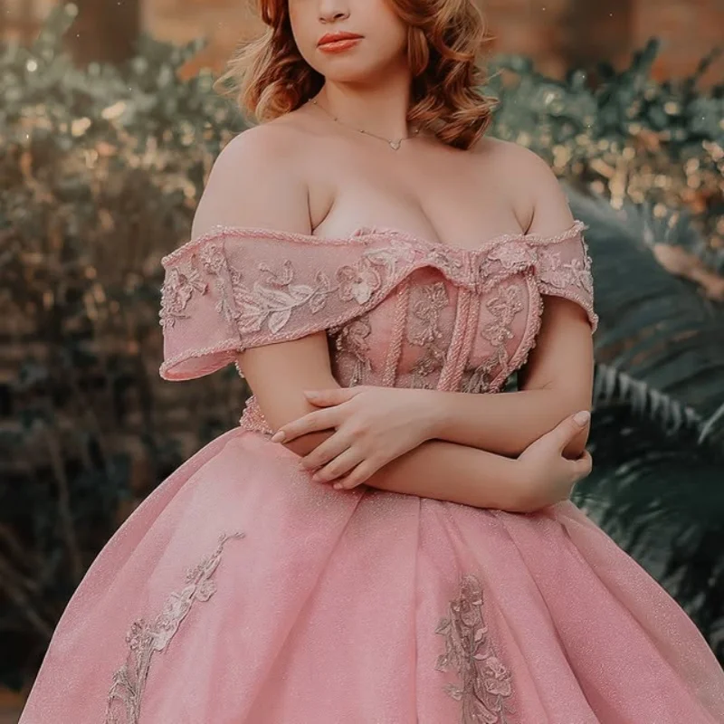 

Розовое платье Quinceanera с блестящими цветами и наклейкой, длинный хвост, кружевное многослойное платье Vestidos De 15, Quinceanera ﻿ Настроить
