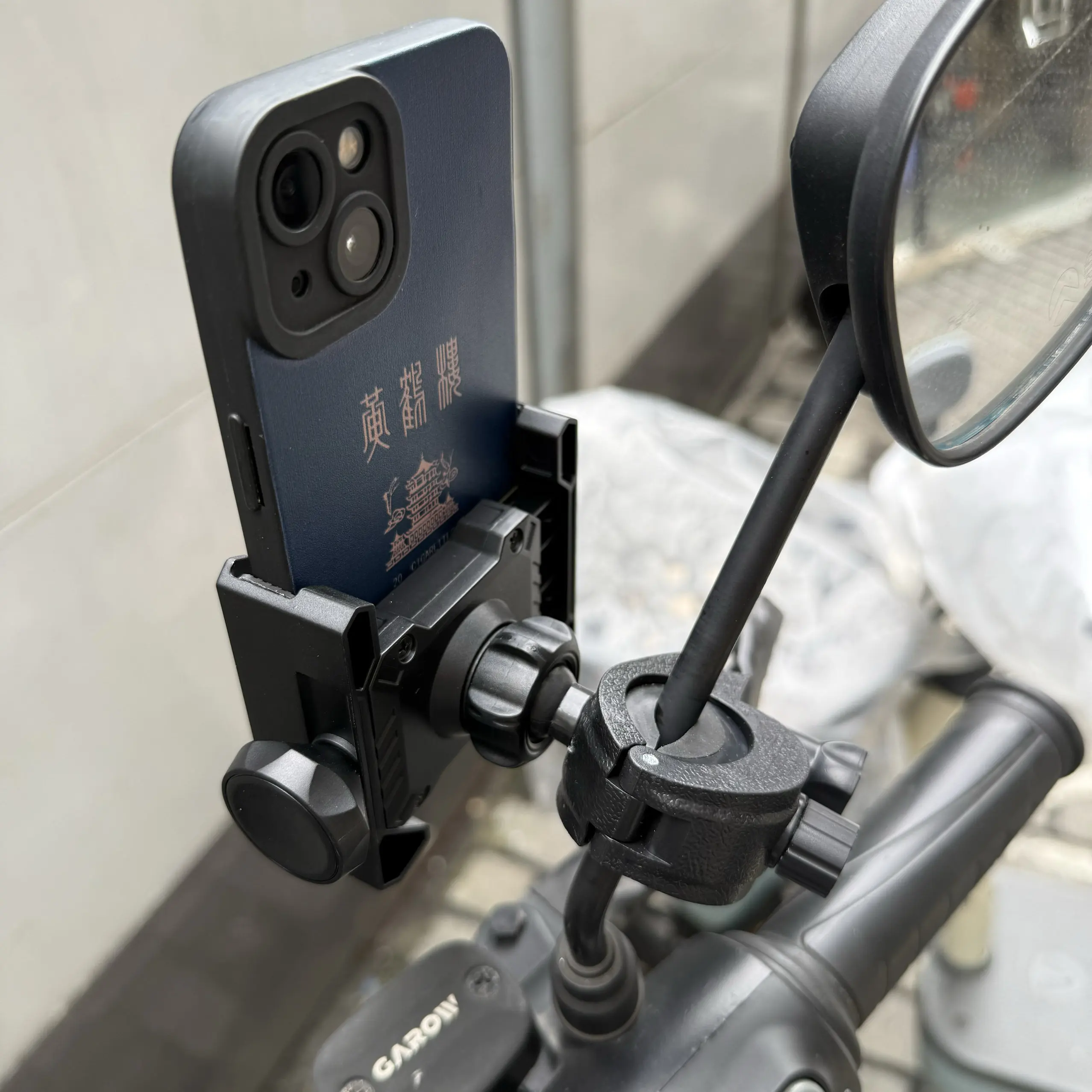 Suporte Universal para Celular com Navegação para Motocicleta, Scooter e Veículo Elétrico, Refletor Reforçado e Resistente a Impactos