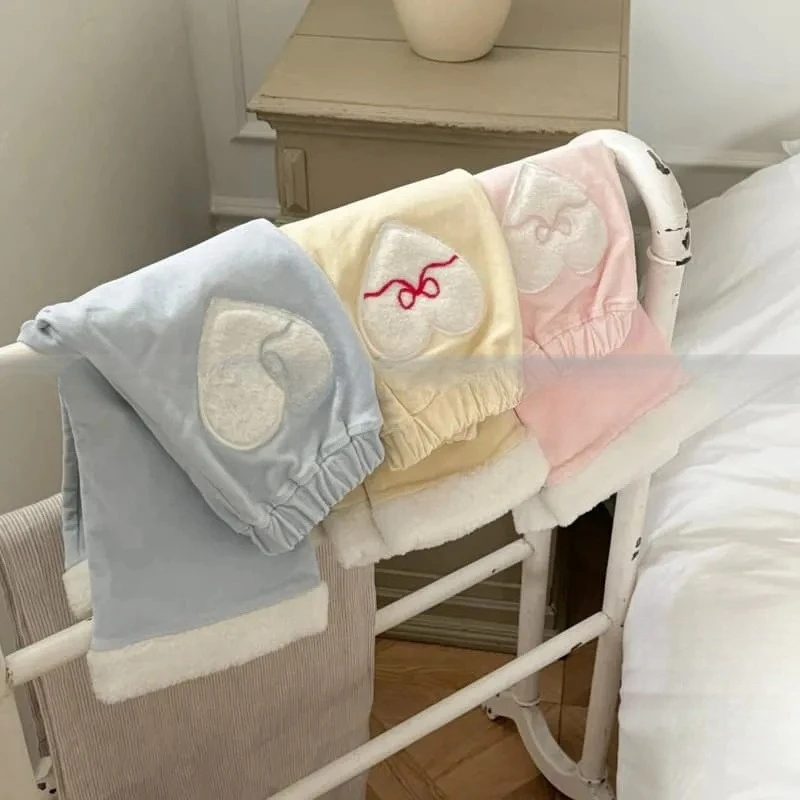 

2025 Girls' Love Slacks Autumn and Winter New Baby Girl Bow Embroidered Spliced Lamb Wool Leg Pants